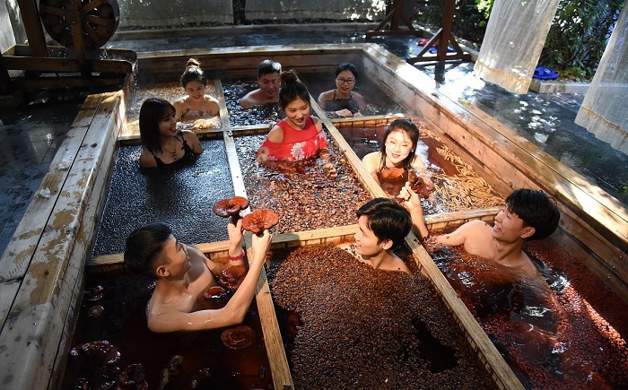 旅游热点的新宠：温泉小镇策划项目解析