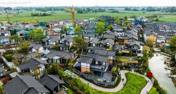 探索当地风情：特色小镇旅游策划的独特之处