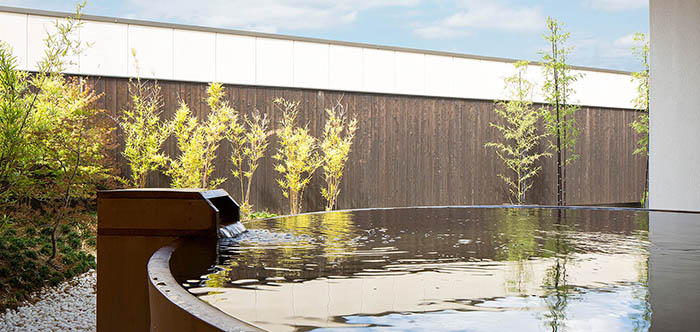 温泉策划如何在不损害环境的情况下实现可持续的经济发展？