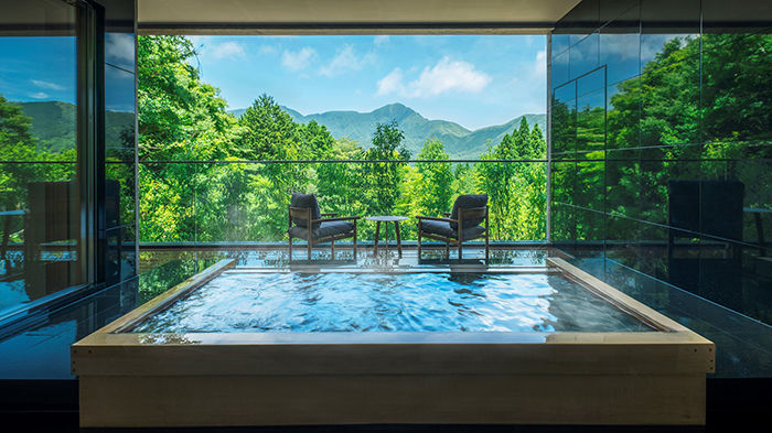 如何通过文化遗产的保护与再利用，增加旅游小镇的吸引力?