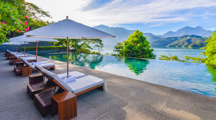 旅游小镇规划设计中如何避免自然景观与人文元素的冲突？