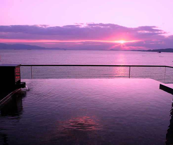 特色旅游小镇：以美食、美景、美宿打造一站式梦幻之旅