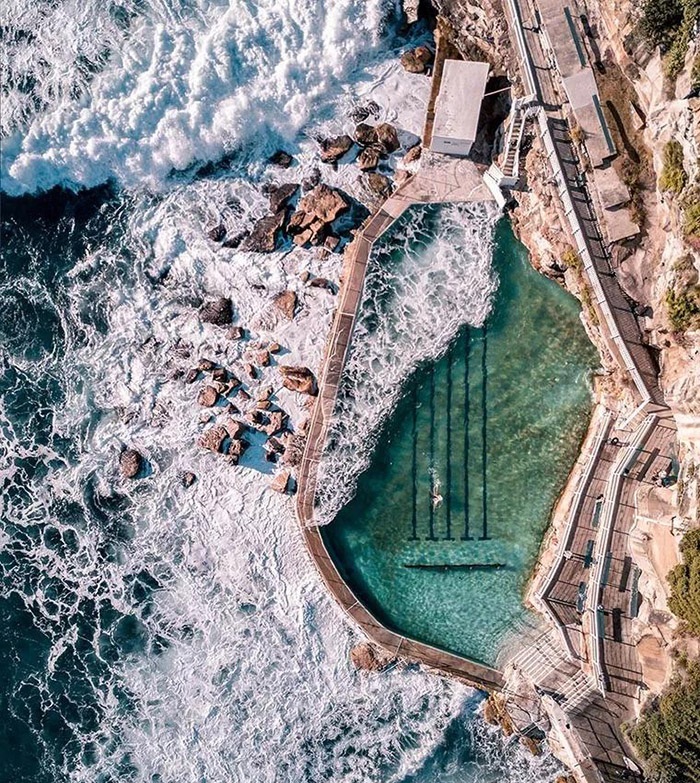 四季主题温泉度假村设计：冬季冰泉与夏季海浪池的双季运营模式